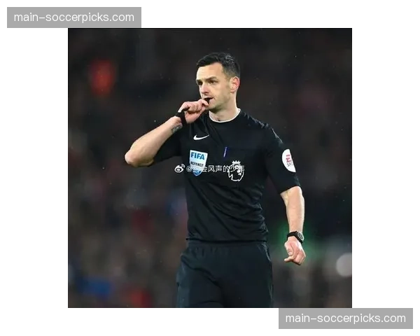 通讯:走进英超裁判组,揭秘VAR决策室内的180分钟 通讯:走进英超裁判组,揭秘VAR决策室内的180分钟