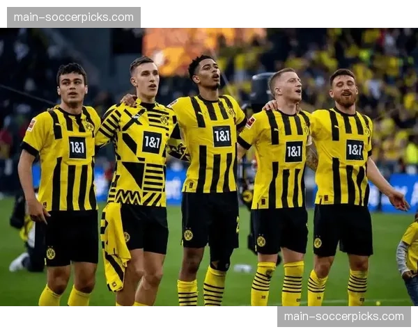 现场报道：法兰克福主场球迷持续施压，多特蒙德难以组织有效渗透